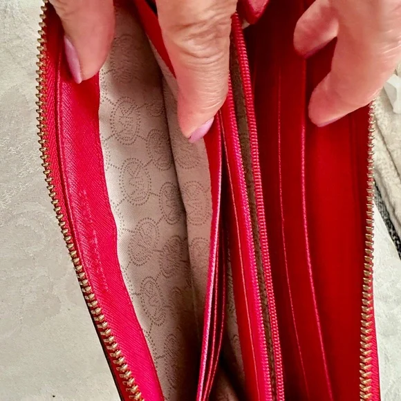 Michael Kors Red Croc-Pattern Zippy Wallet - Picture 5 of 11